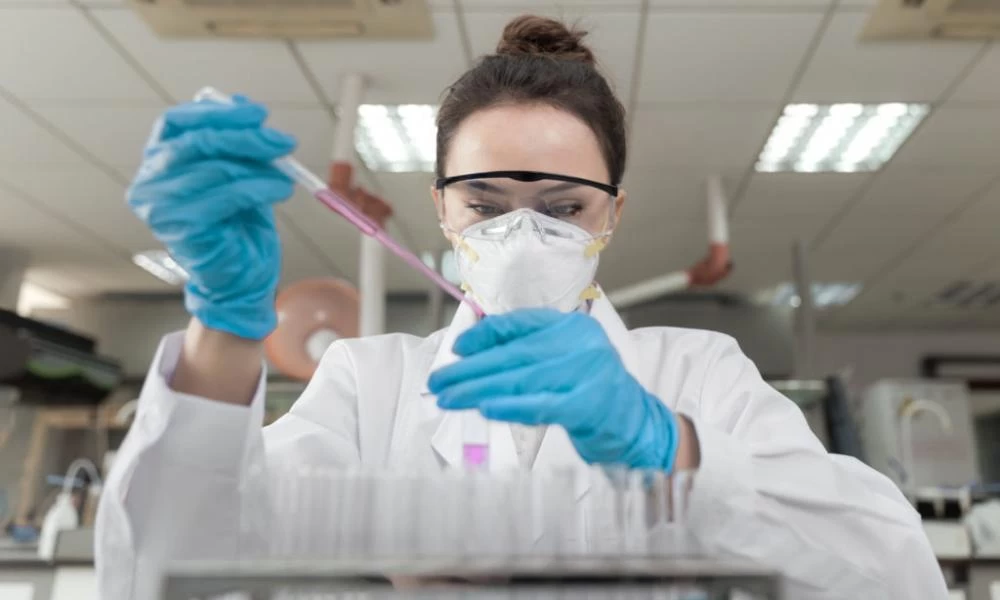 Παρακάμπτουν τα ποντίκια! 45 εθελοντές ρίχνονται στη μάχη του πρώτου εμβολίου κατά του κορωνοϊού